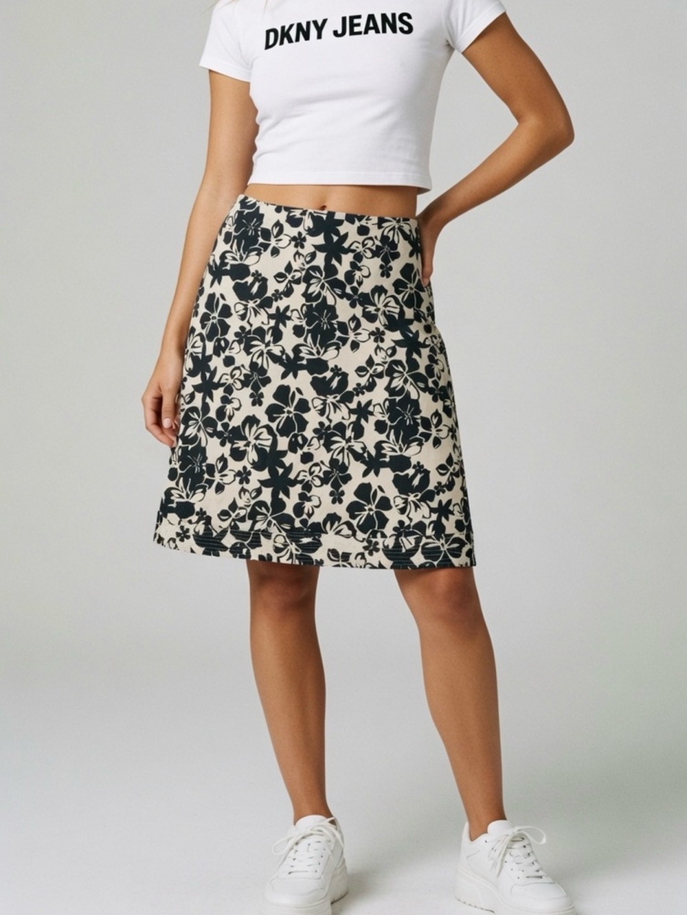 Vintage 2004 DKNY Floral A-Line Skirt in Cream and Faded Black Print size 6